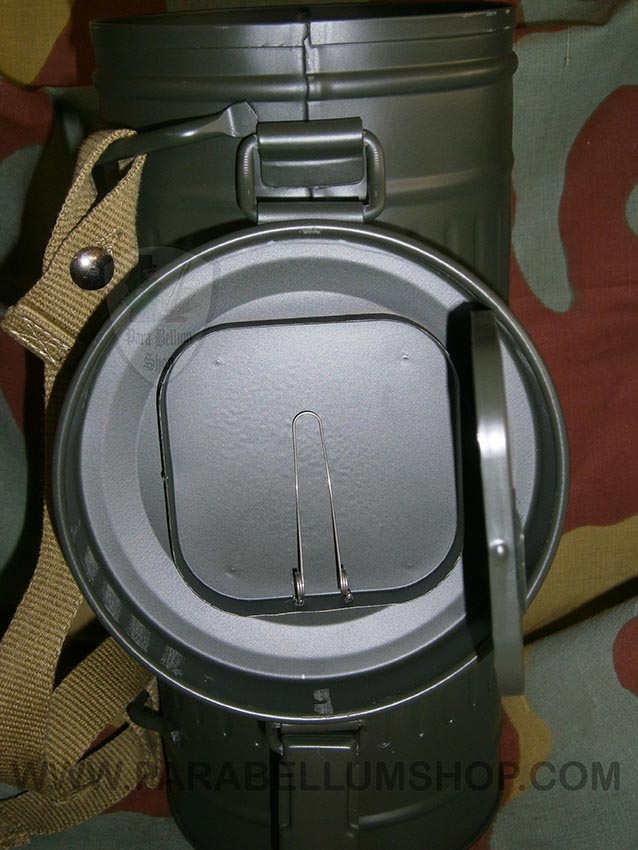 German WW2 gas mask canister