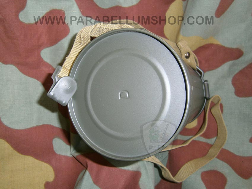 German WW2 gas mask canister