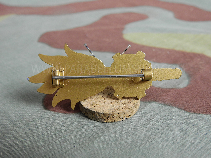 Italian WW2 Sappers Pioneers metal badge Regio Esercito Italiano