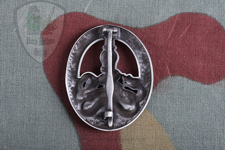 Anti-Partisan Badge in Silver Das Bandenkampfabzeichen in Silber