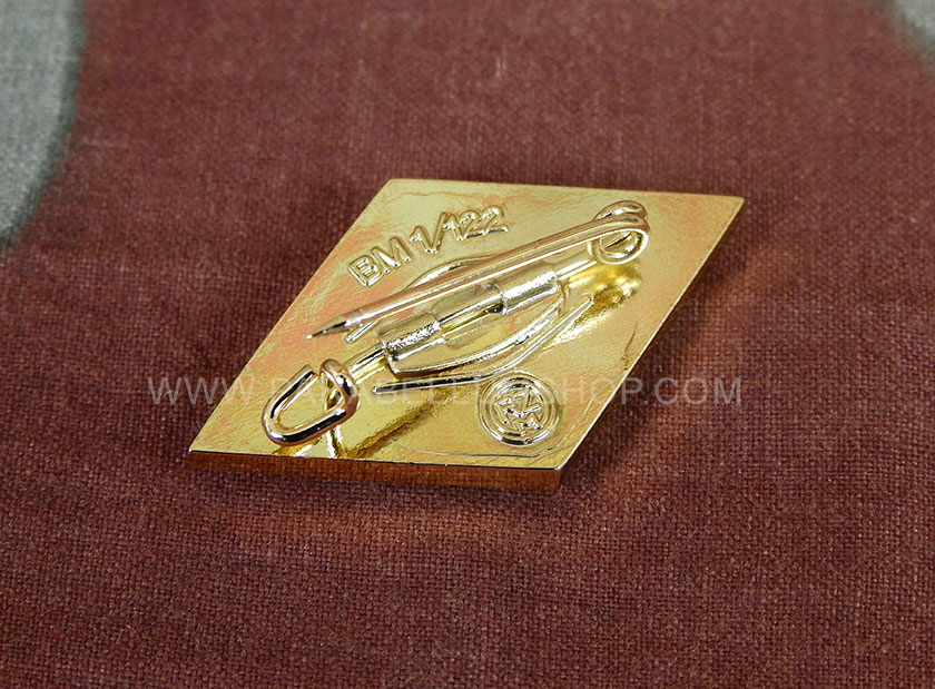 Golden Hitler Youth pin with Oakleaves