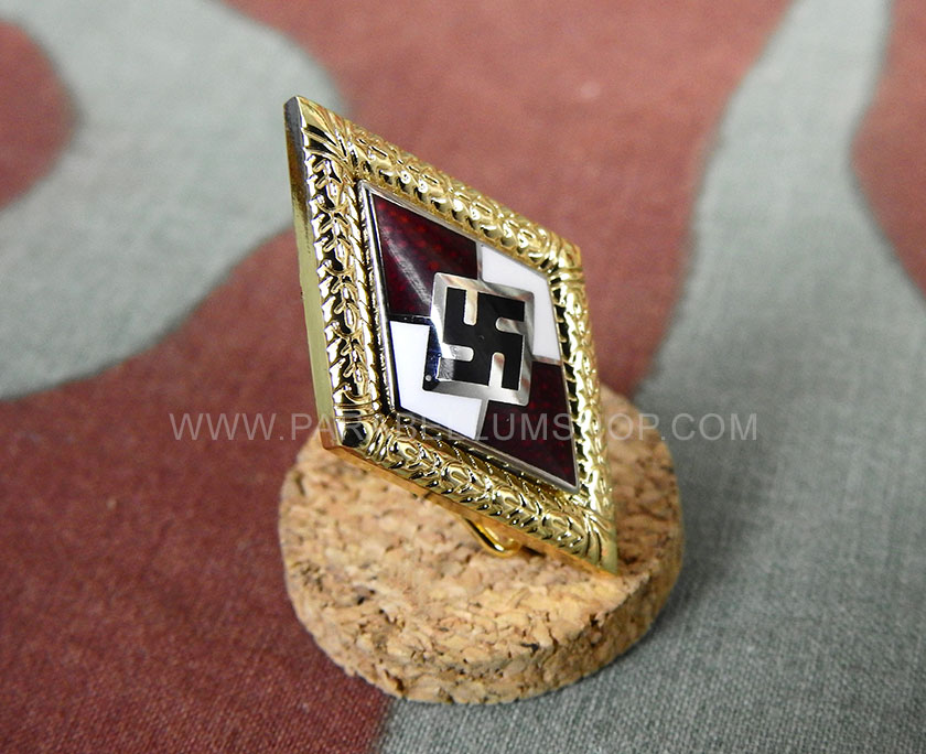 Golden Hitler Youth pin with Oakleaves