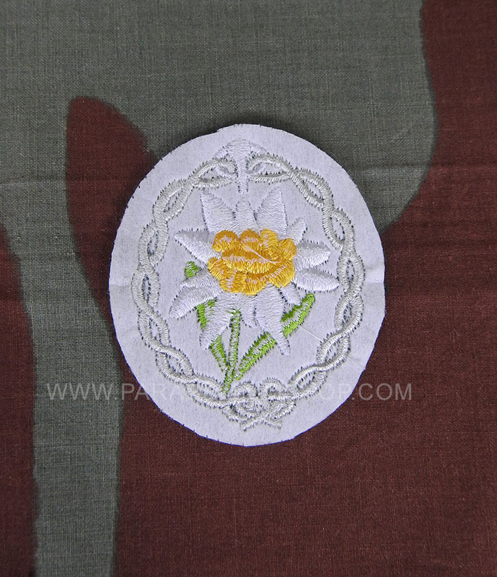 M40 Edelweiss Gebrigsjager on feldgrau wool