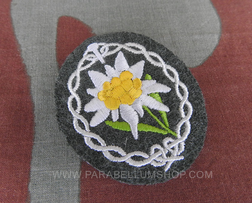 M40 Edelweiss Gebrigsjager on feldgrau wool