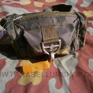 Military parachutist pouch