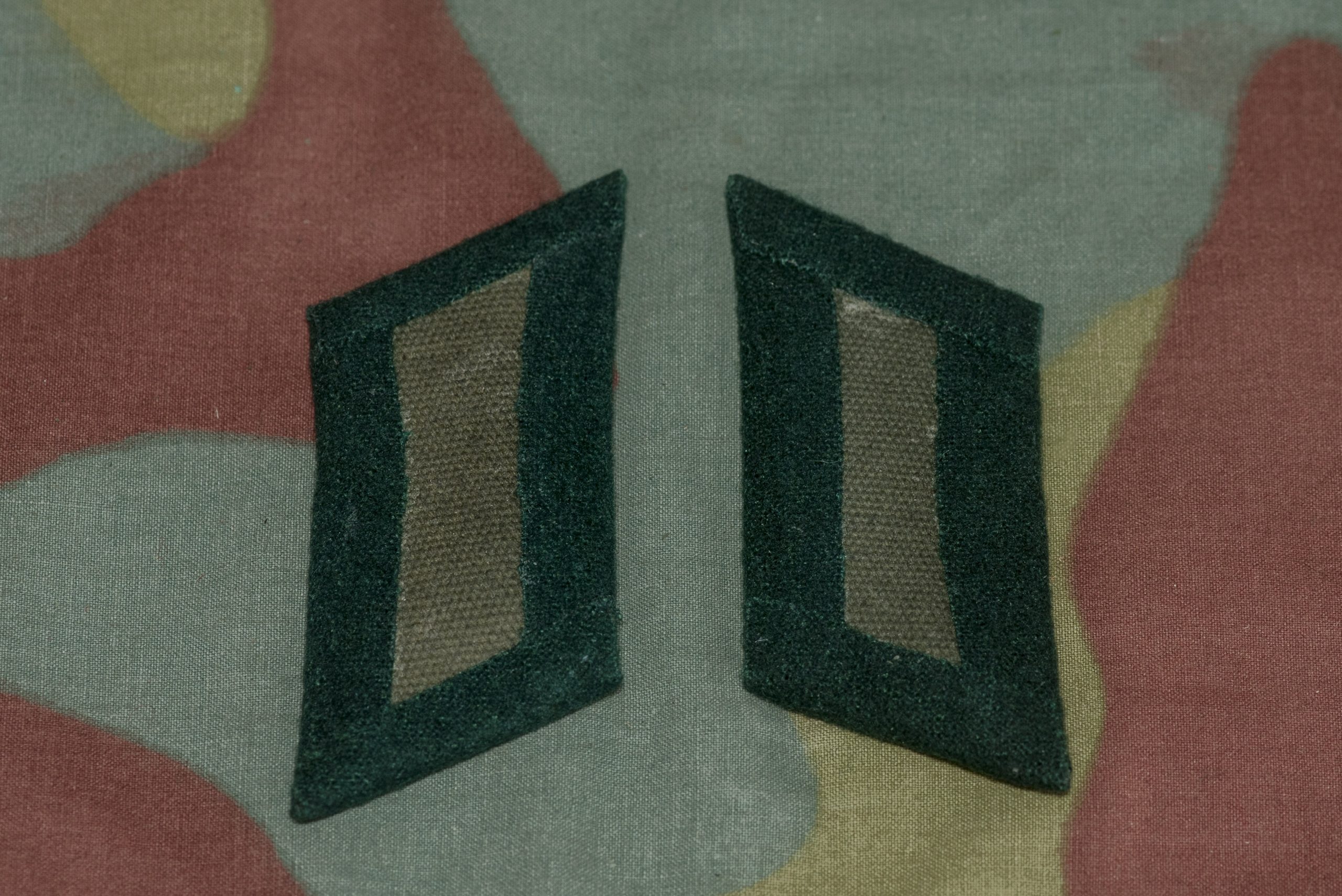 German WW2 officer artillery unit collar tabs - Artillerie