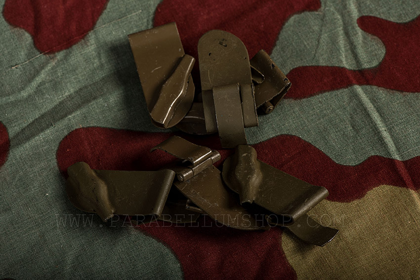 Italian M33 helmet Alpini original quill holder