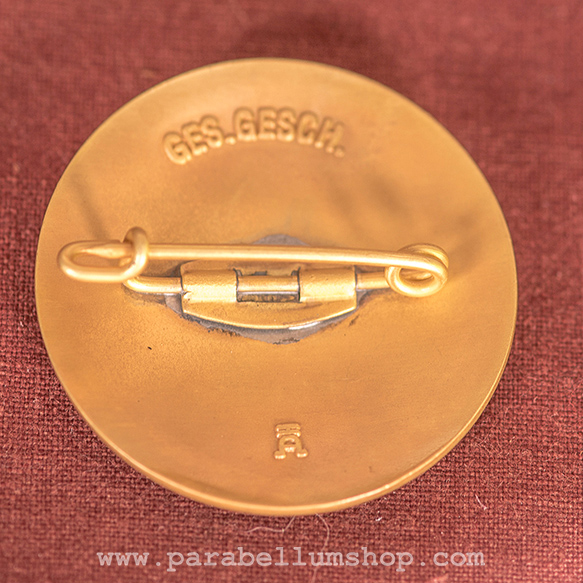 DRK Helferin Pin Badge