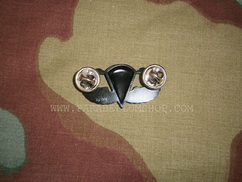 US parachutist airborne badge